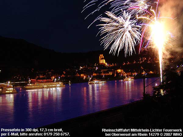 Rheinschifffahrt Mittelrhein-Lichter Feuerwerk im Rheintal. 14279 � 2007 WHO