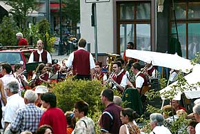 Rotweinfest Oberwesel am Rhein 2003 - Winzerfeste auf dem Marktplatz. Fotos